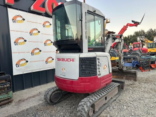 Takeuchi TB23R Cabine à 17 500 € HT - Mini pelle: photos 3 Takeuchi TB23R Cabine à 17 500 € HT - Mini pelle: photos 3