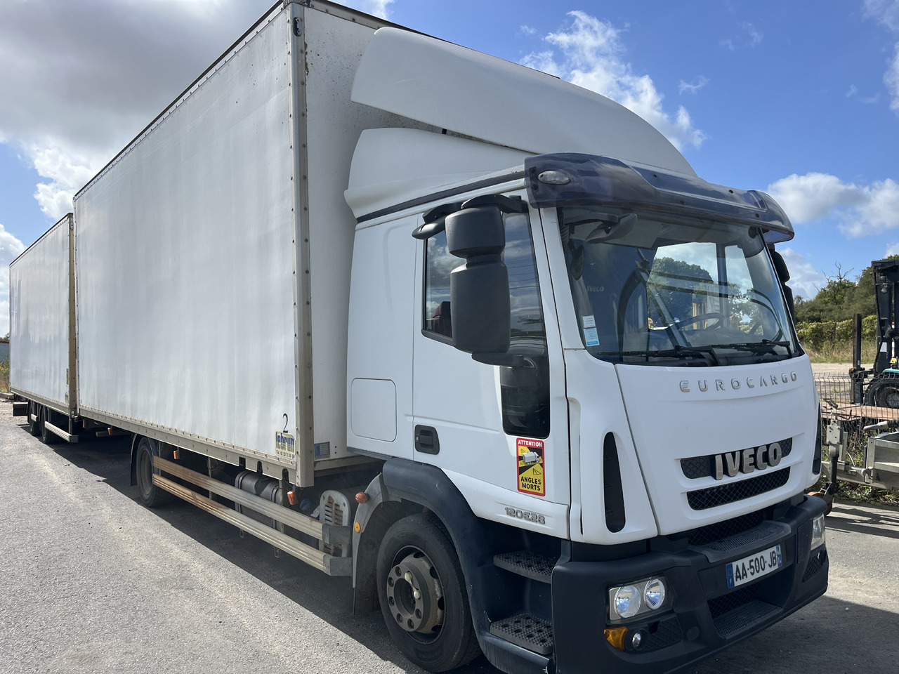 IVECO Eurocargo 120e28 - Camion fourgon: photos 3 IVECO Eurocargo 120e28 - Camion fourgon: photos 3