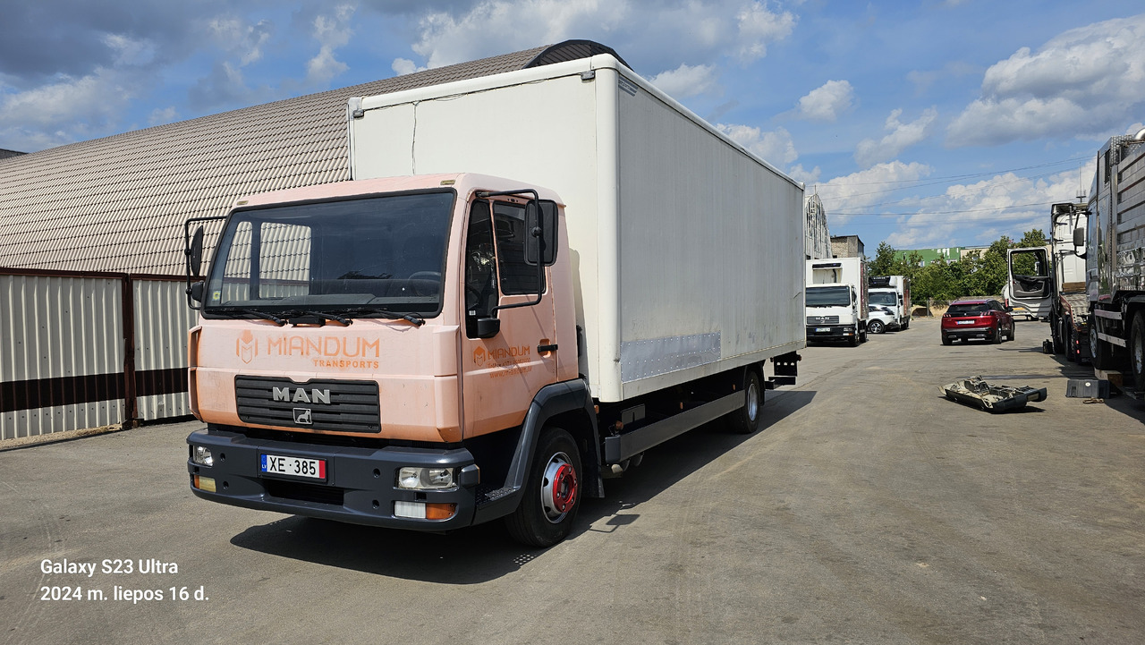 MAN 12.220 - Camion isothermique: photos 1 MAN 12.220 - Camion isothermique: photos 1