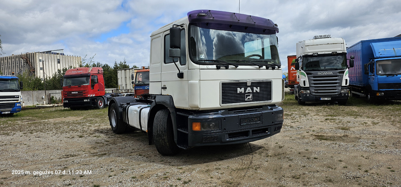 MAN 189.414 - Camion à rideaux coulissants: photos 4 MAN 189.414 - Camion à rideaux coulissants: photos 4