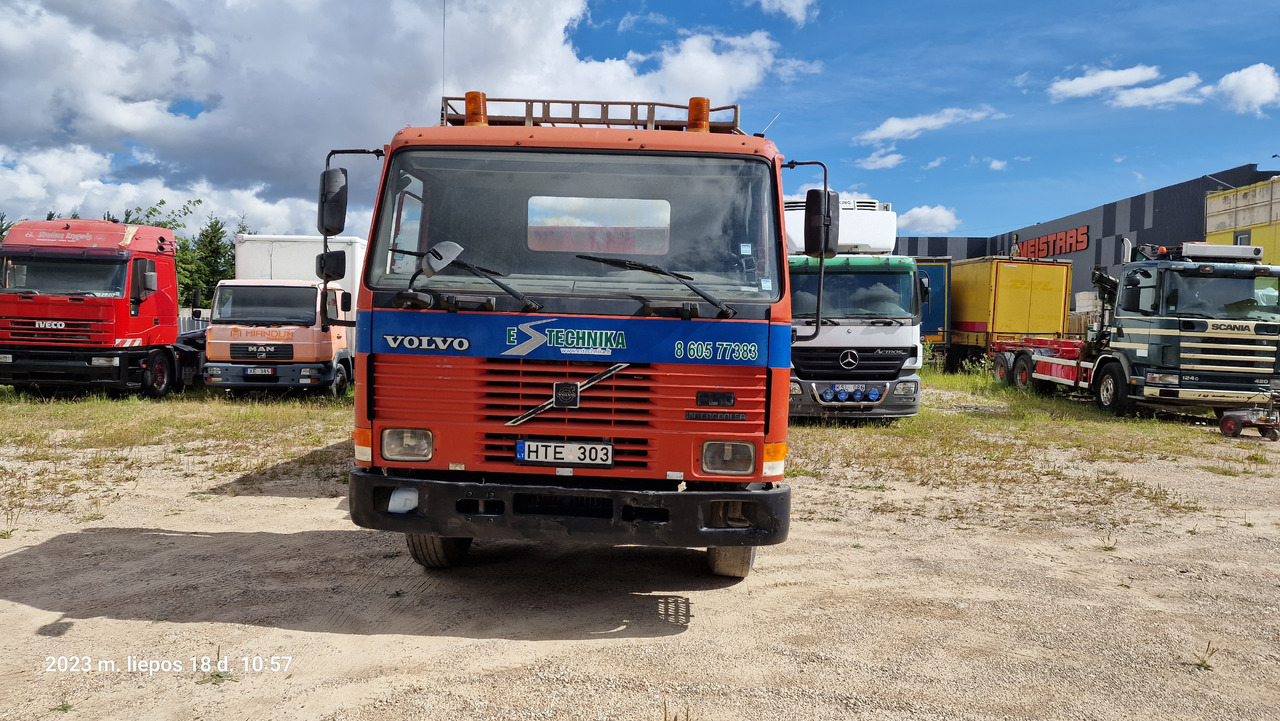 VOLVO FL 10 8x4 - Camion benne: photos 2 VOLVO FL 10 8x4 - Camion benne: photos 2