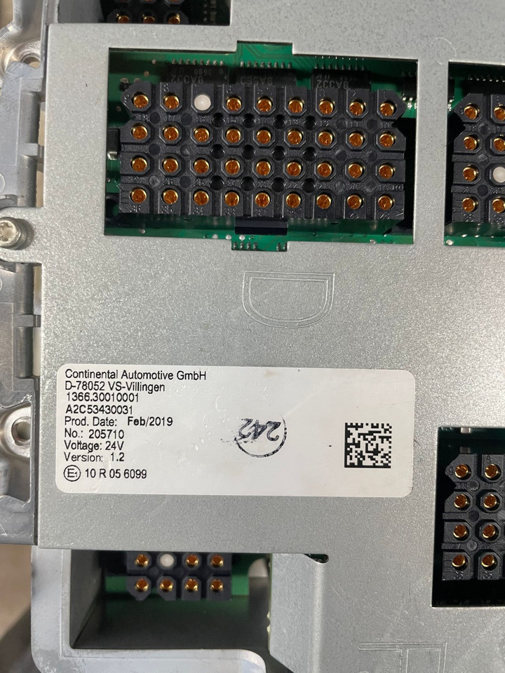 Continental Display Version 1.2 VDO 1366.30010001 D-Mux Citaro Bus Mux Knoten 13 - Système électrique pour Bus: photos 2 Continental Display Version 1.2 VDO 1366.30010001 D-Mux Citaro Bus Mux Knoten 13 - Système électrique pour Bus: photos 2