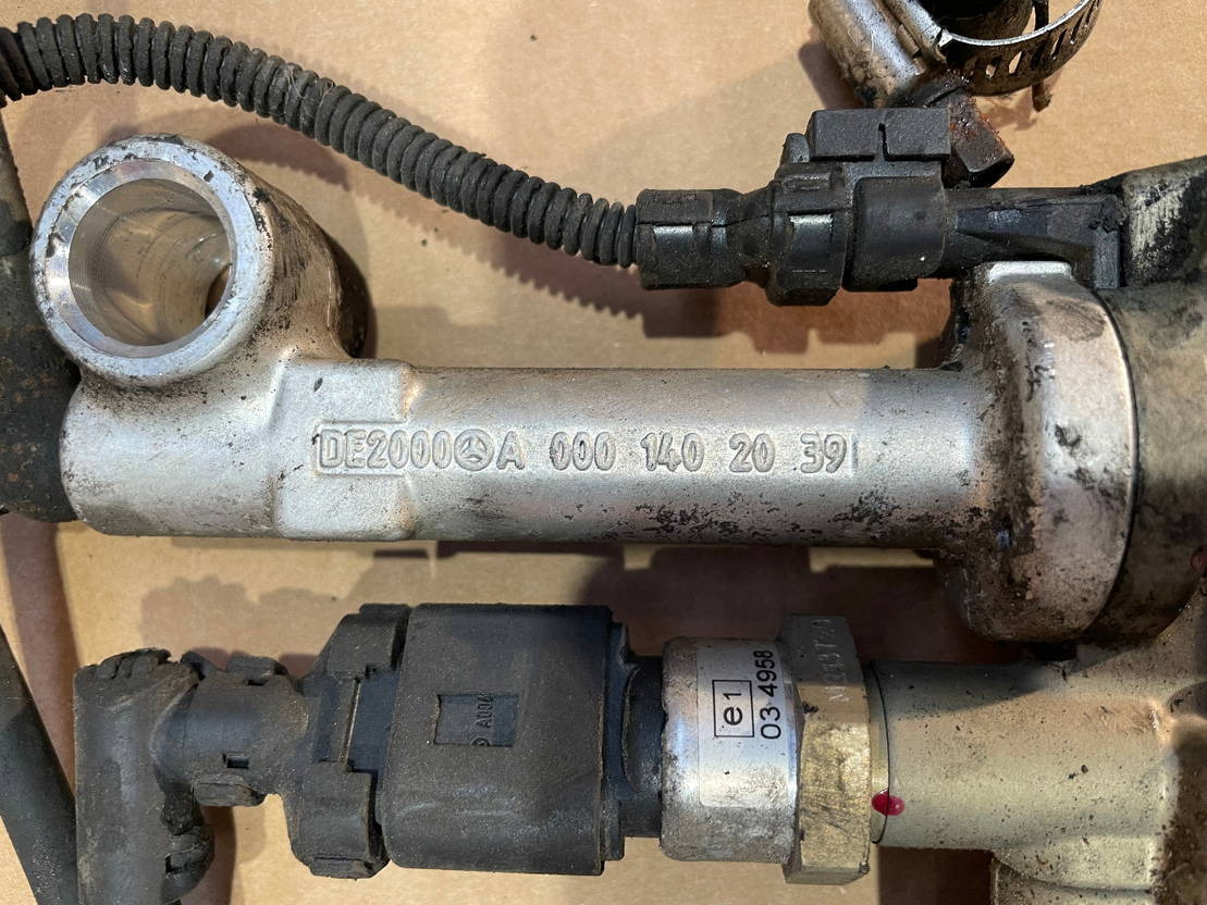 Mercedes-Benz Ad Blue Dosiereinheit A0001402039 A 0001402039 Mercedes Actros Cit - Système d'échappement pour Bus: photos 2 Mercedes-Benz Ad Blue Dosiereinheit A0001402039 A 0001402039 Mercedes Actros Cit - Système d'échappement pour Bus: photos 2