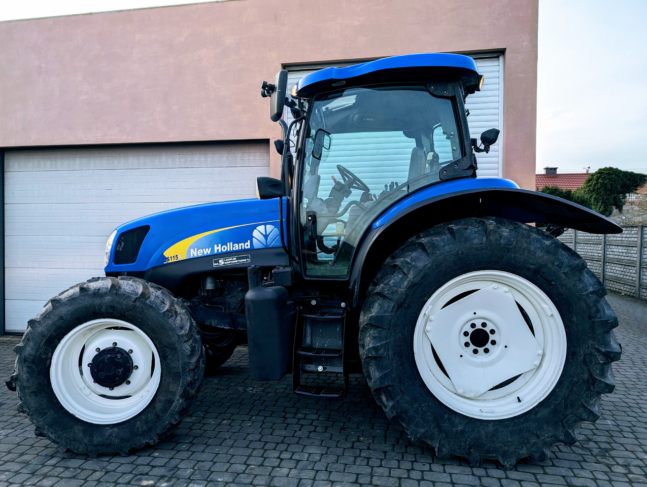 New Holland TS115A - Tracteur agricole: photos 4 New Holland TS115A - Tracteur agricole: photos 4