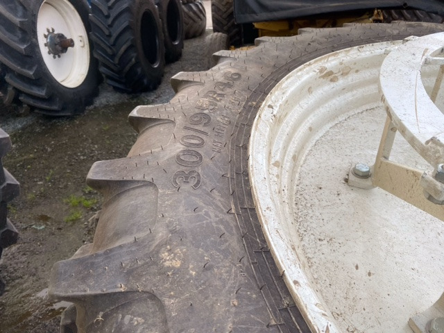 ALLIANCE 300/95R46 - Roue complète pour Machine agricole: photos 3 ALLIANCE 300/95R46 - Roue complète pour Machine agricole: photos 3