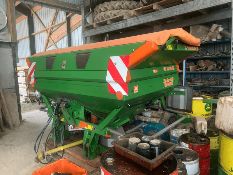 AMAZONE ZAM 2700 - Distributeur d'engrais: photos 1 AMAZONE ZAM 2700 - Distributeur d'engrais: photos 1