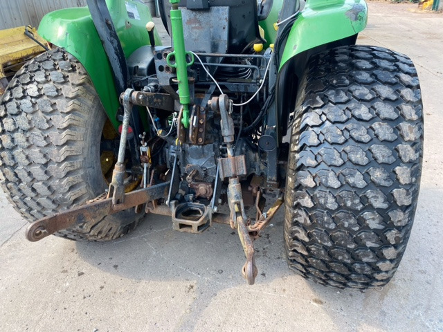 JOHN DEERE 4710 - Tracteur agricole: photos 5 JOHN DEERE 4710 - Tracteur agricole: photos 5