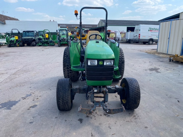 JOHN DEERE 4710 - Tracteur agricole: photos 2 JOHN DEERE 4710 - Tracteur agricole: photos 2