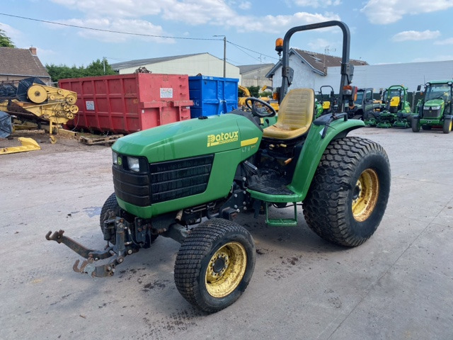 JOHN DEERE 4710 - Tracteur agricole: photos 1 JOHN DEERE 4710 - Tracteur agricole: photos 1