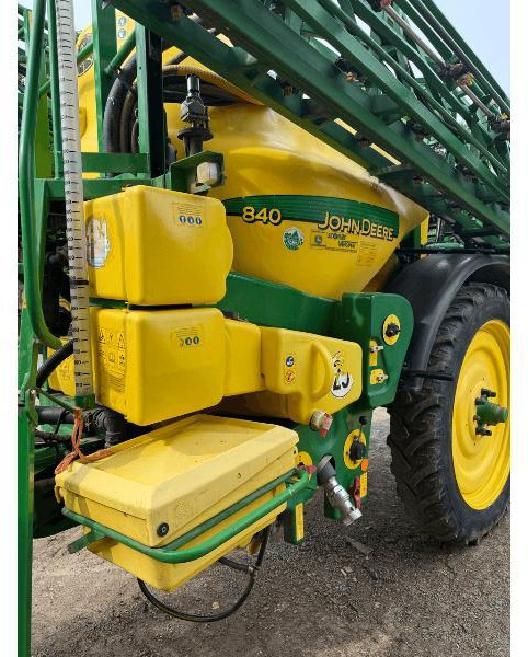 JOHN DEERE 840 - Pulvérisateur traîné: photos 3 JOHN DEERE 840 - Pulvérisateur traîné: photos 3