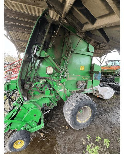 JOHN DEERE 864 MAXICUT - Presse à balles rondes: photos 4 JOHN DEERE 864 MAXICUT - Presse à balles rondes: photos 4