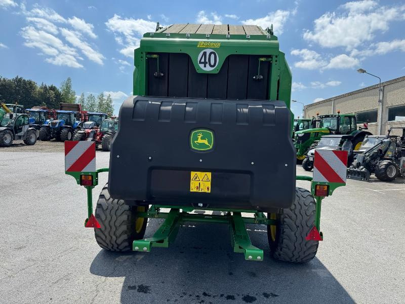 JOHN DEERE V461M - Presse à balles rondes: photos 3 JOHN DEERE V461M - Presse à balles rondes: photos 3