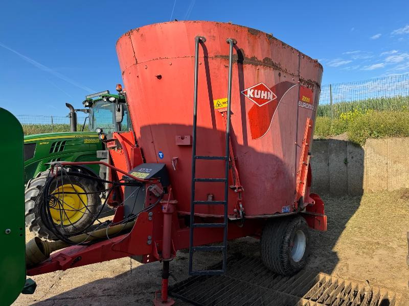 KUHN 1070 - Mélangeuse: photos 3 KUHN 1070 - Mélangeuse: photos 3