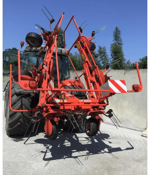 KUHN GF5902 - Faneuse: photos 1 KUHN GF5902 - Faneuse: photos 1