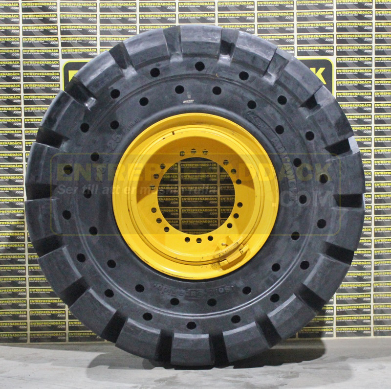 Complete solid wheels 26.5-25 on rims for Volvo L110/L120E - Chargeuse sur pneus: photos 4 Complete solid wheels 26.5-25 on rims for Volvo L110/L120E - Chargeuse sur pneus: photos 4