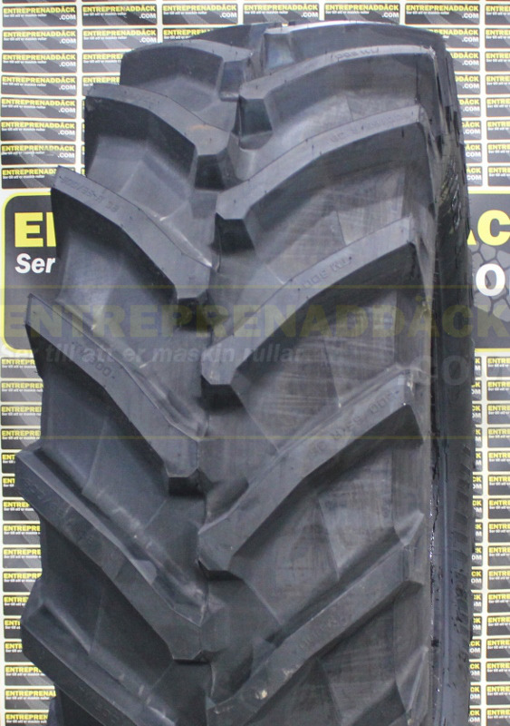 Trelleborg TM 800 600/65R38: Radial Tires for Modern Agricultural Tractors - Pneu pour Tracteur agricole: photos 1 Trelleborg TM 800 600/65R38: Radial Tires for Modern Agricultural Tractors - Pneu pour Tracteur agricole: photos 1