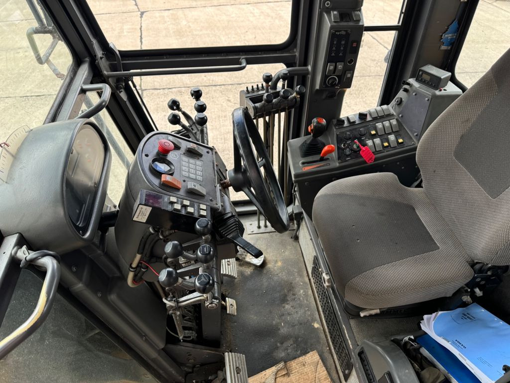 Niveleuse Volvo G746B: photos 10