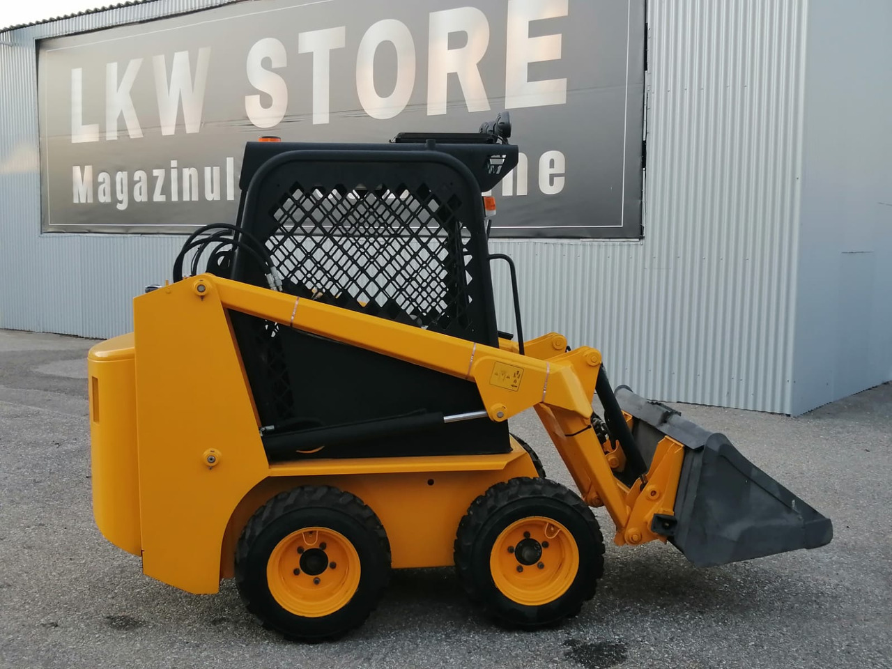 Bobcat Front Loader Ram Italia FM 120 – Hammer Installation - Mini chargeuse: photos 2 Bobcat Front Loader Ram Italia FM 120 – Hammer Installation - Mini chargeuse: photos 2