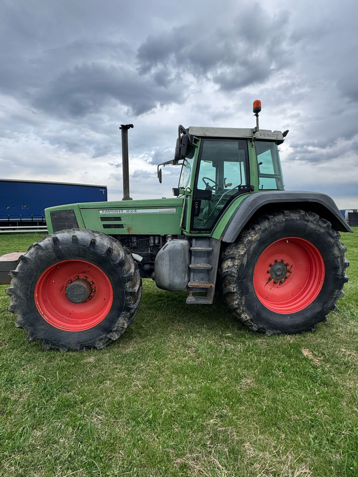 Fendt 824 Tractor - Tracteur agricole: photos 1 Fendt 824 Tractor - Tracteur agricole: photos 1