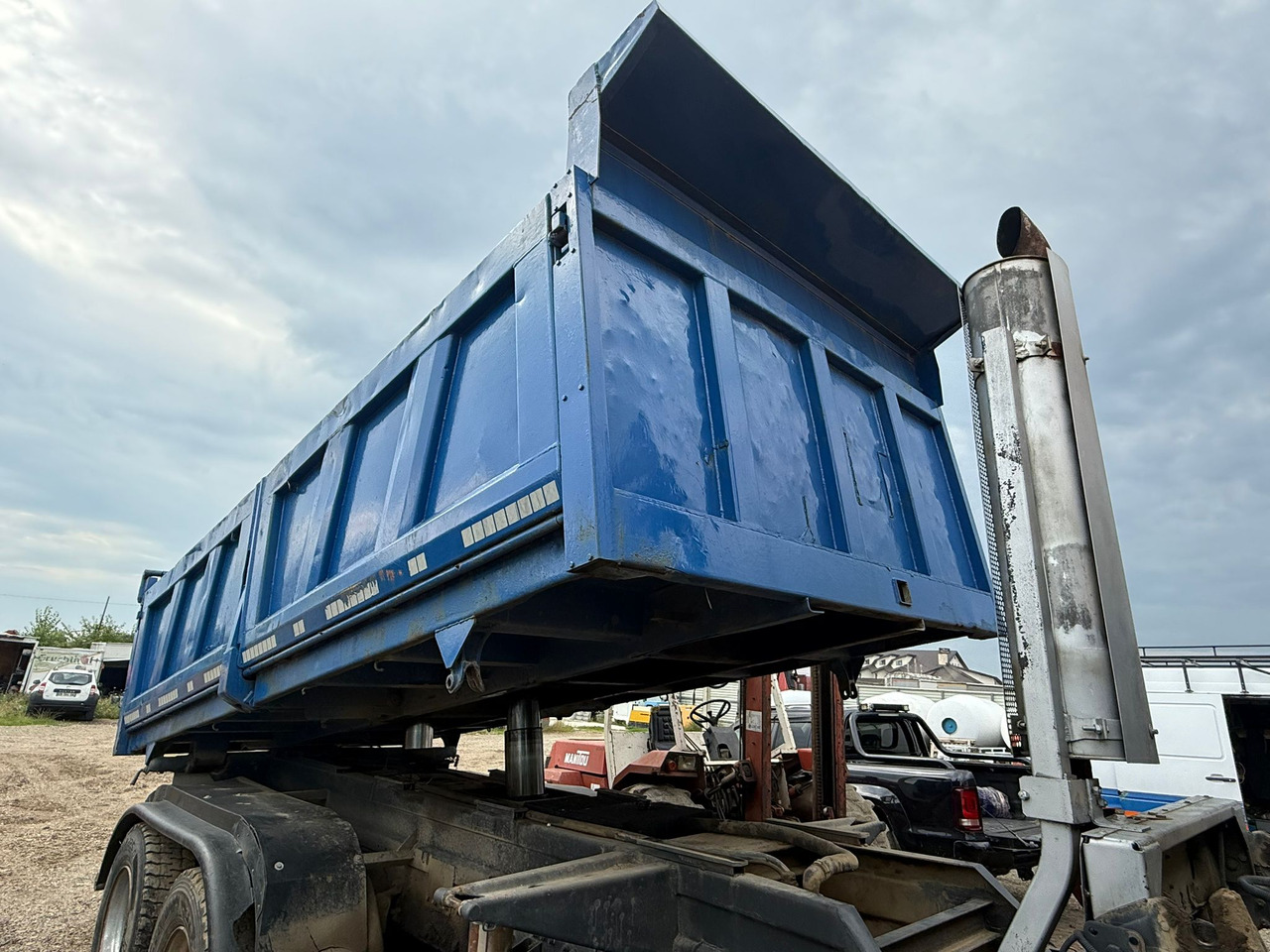MEILLER TIPPING BUCKET - Benne pour poids lourds: photos 2 MEILLER TIPPING BUCKET - Benne pour poids lourds: photos 2