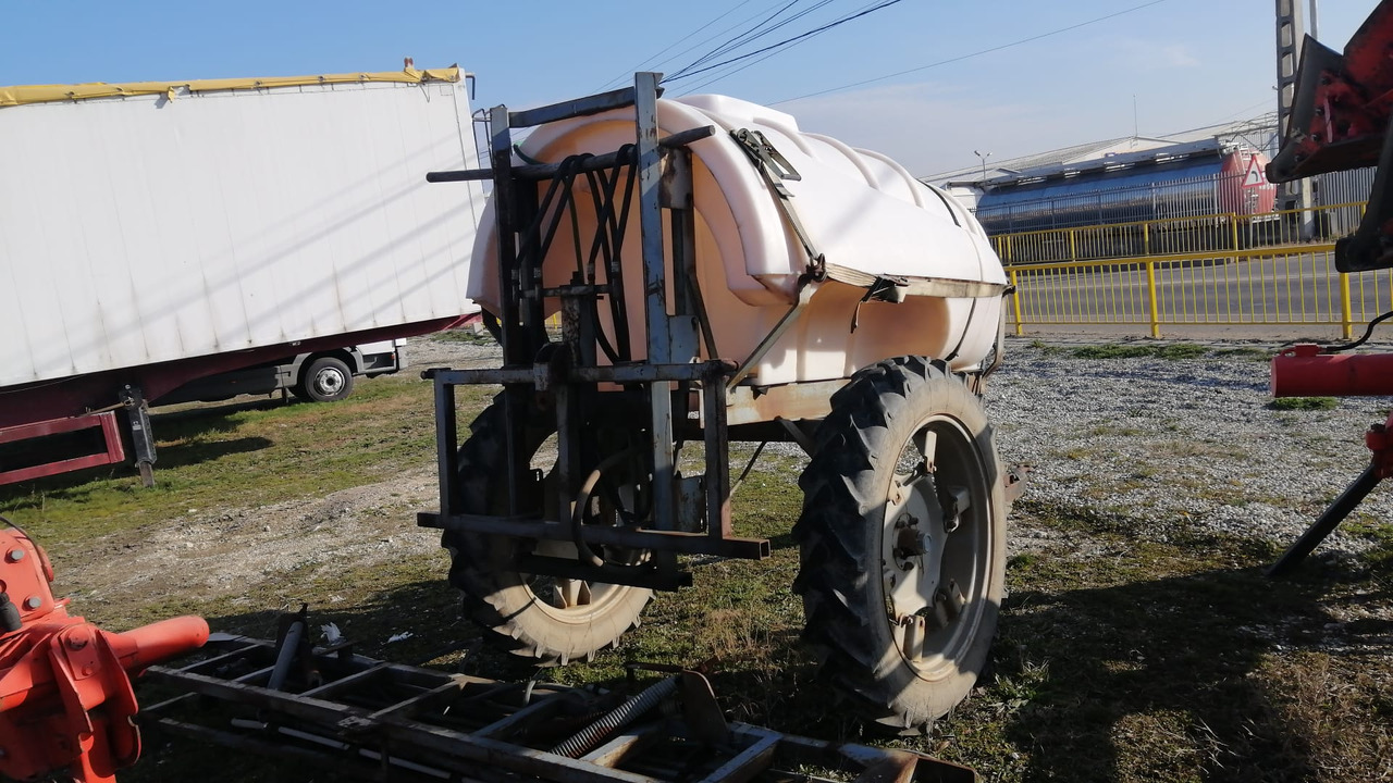 MET Wirax Sprayer 2000 - Pulvérisateur traîné: photos 3 MET Wirax Sprayer 2000 - Pulvérisateur traîné: photos 3