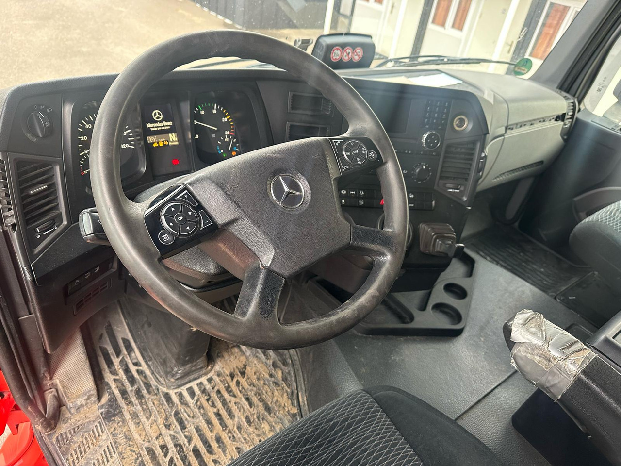 MERCEDES-BENZ ANTOS Tractor head - Tracteur routier: photos 3 MERCEDES-BENZ ANTOS Tractor head - Tracteur routier: photos 3
