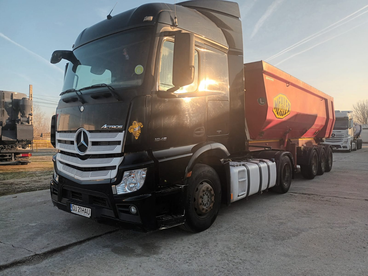 Tractor Head Mercedes-Benz Actros (2014) + Semi-trailer Tipper Meiller – Kipper (2004) - Tracteur routier: photos 1 Tractor Head Mercedes-Benz Actros (2014) + Semi-trailer Tipper Meiller – Kipper (2004) - Tracteur routier: photos 1