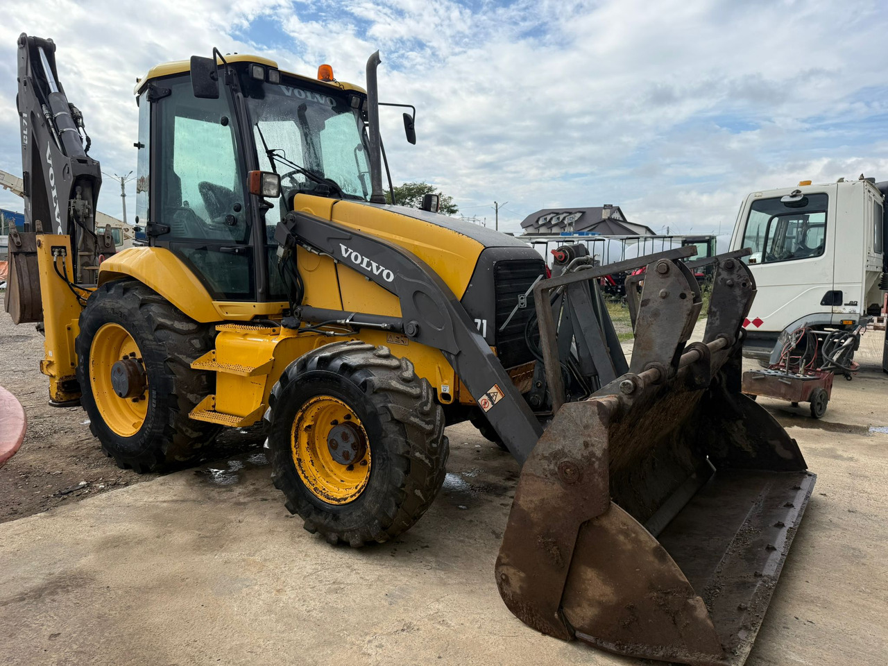 VOLVO BL71 Backhoe Loader - Tractopelle: photos 1 VOLVO BL71 Backhoe Loader - Tractopelle: photos 1
