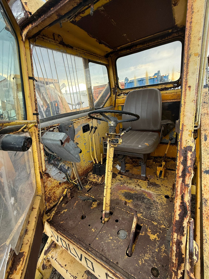 VOLVO BM FRONT LOADER - Chargeuse sur pneus: photos 5 VOLVO BM FRONT LOADER - Chargeuse sur pneus: photos 5