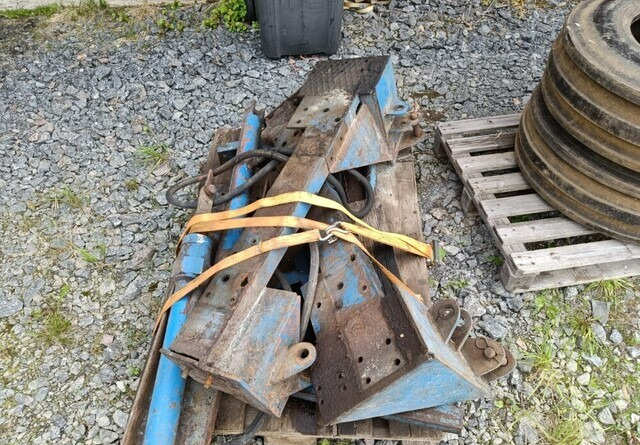 Fordson Diesel Major etukuormaajan osia - Chargeur frontal pour tracteur: photos 2 Fordson Diesel Major etukuormaajan osia - Chargeur frontal pour tracteur: photos 2