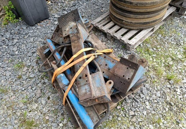 Fordson Diesel Major etukuormaajan osia - Chargeur frontal pour tracteur: photos 1 Fordson Diesel Major etukuormaajan osia - Chargeur frontal pour tracteur: photos 1