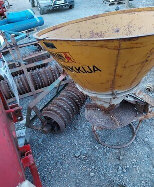 Junkkari Pintalevitin - Viska - Keskipakolevitin - Distributeur d'engrais: photos 2 Junkkari Pintalevitin - Viska - Keskipakolevitin - Distributeur d'engrais: photos 2