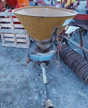 Junkkari Pintalevitin - Viska - Keskipakolevitin - Distributeur d'engrais: photos 1 Junkkari Pintalevitin - Viska - Keskipakolevitin - Distributeur d'engrais: photos 1