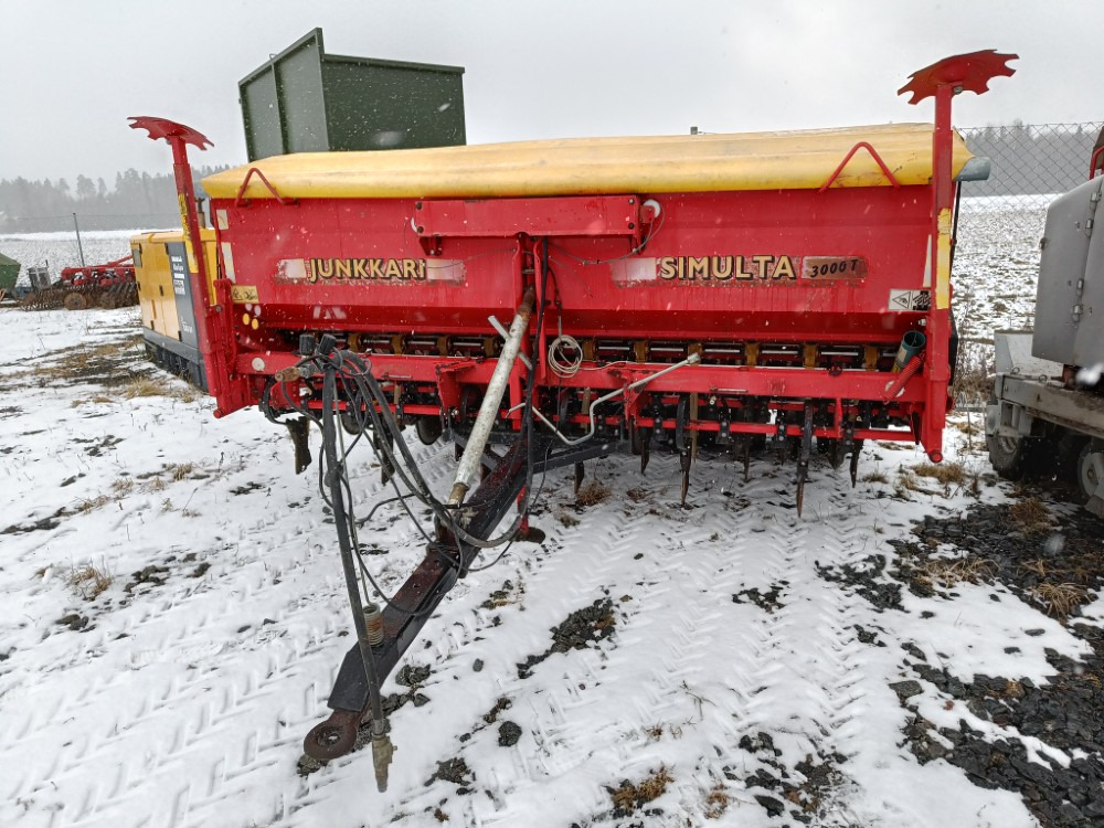 Junkkari Simulta S3000T Takapyöräkone kiekkovantailla - Combiné de semis: photos 1 Junkkari Simulta S3000T Takapyöräkone kiekkovantailla - Combiné de semis: photos 1