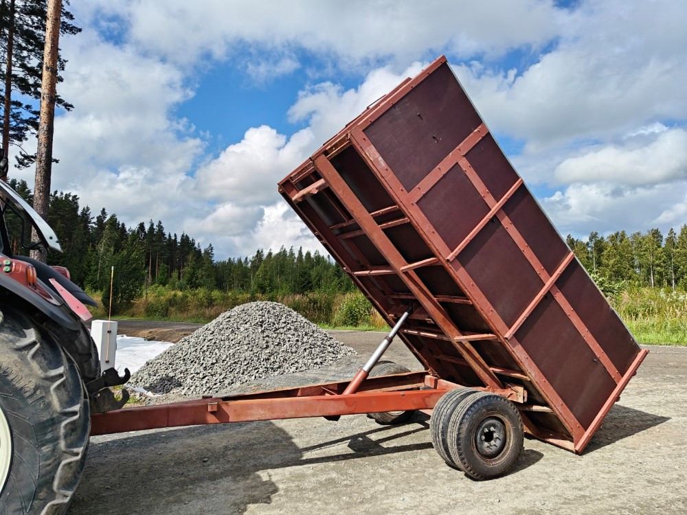 Kippikärry 1-akselinen - n. 93 HL Siisti ja näppärä - Katso video! - Benne agricole: photos 1 Kippikärry 1-akselinen - n. 93 HL Siisti ja näppärä - Katso video! - Benne agricole: photos 1