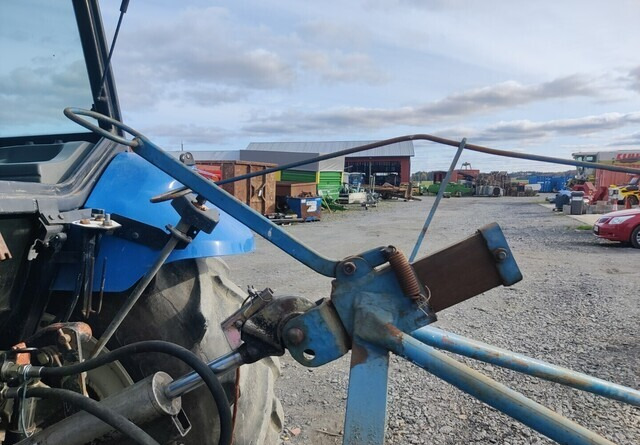 Maansiirtokauha 120cm traktoriin - VIDEO - Godet pour Tracteur agricole: photos 3 Maansiirtokauha 120cm traktoriin - VIDEO - Godet pour Tracteur agricole: photos 3