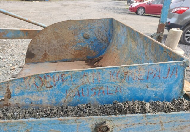 Maansiirtokauha 120cm traktoriin - VIDEO - Godet pour Tracteur agricole: photos 5 Maansiirtokauha 120cm traktoriin - VIDEO - Godet pour Tracteur agricole: photos 5