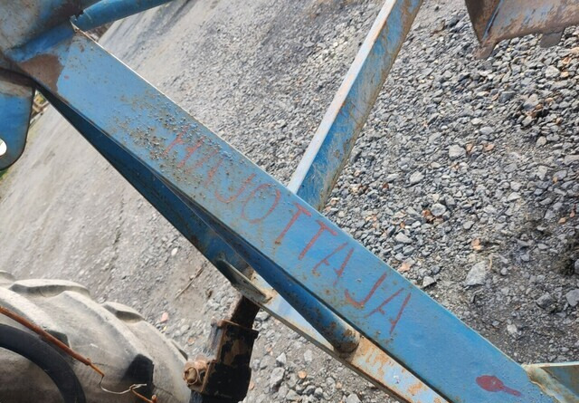 Maansiirtokauha 120cm traktoriin - VIDEO - Godet pour Tracteur agricole: photos 4 Maansiirtokauha 120cm traktoriin - VIDEO - Godet pour Tracteur agricole: photos 4