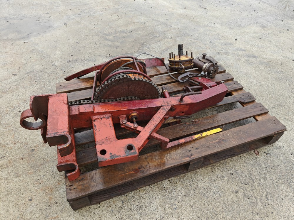 Remet Traktorivinssi - korjattavaksi - Fendeuse de bûches: photos 1 Remet Traktorivinssi - korjattavaksi - Fendeuse de bûches: photos 1