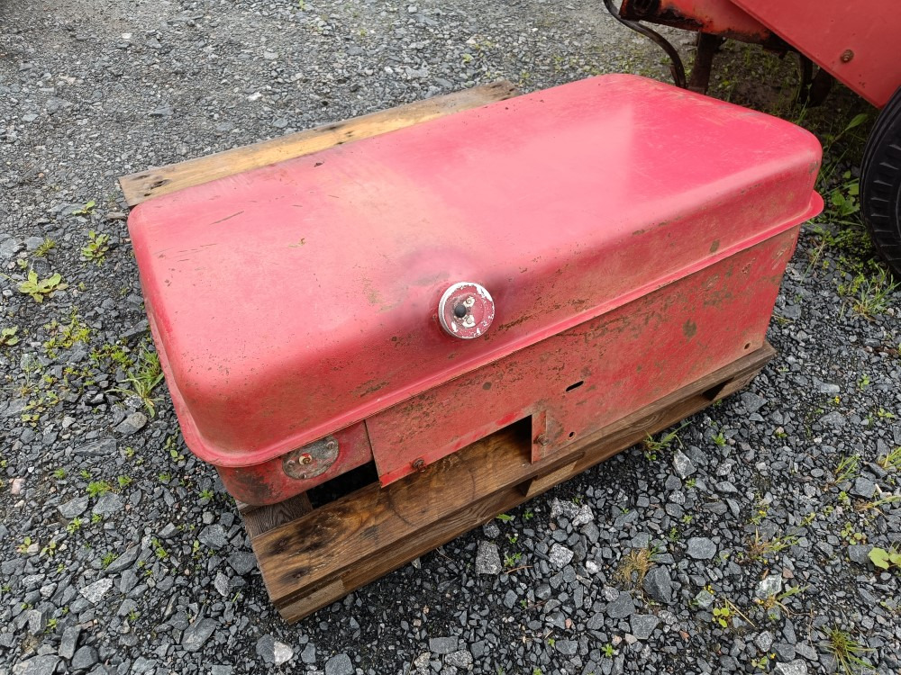 Sampo 410 polttoainetankki - Réservoir de carburant pour Moissonneuse-batteuse: photos 3 Sampo 410 polttoainetankki - Réservoir de carburant pour Moissonneuse-batteuse: photos 3