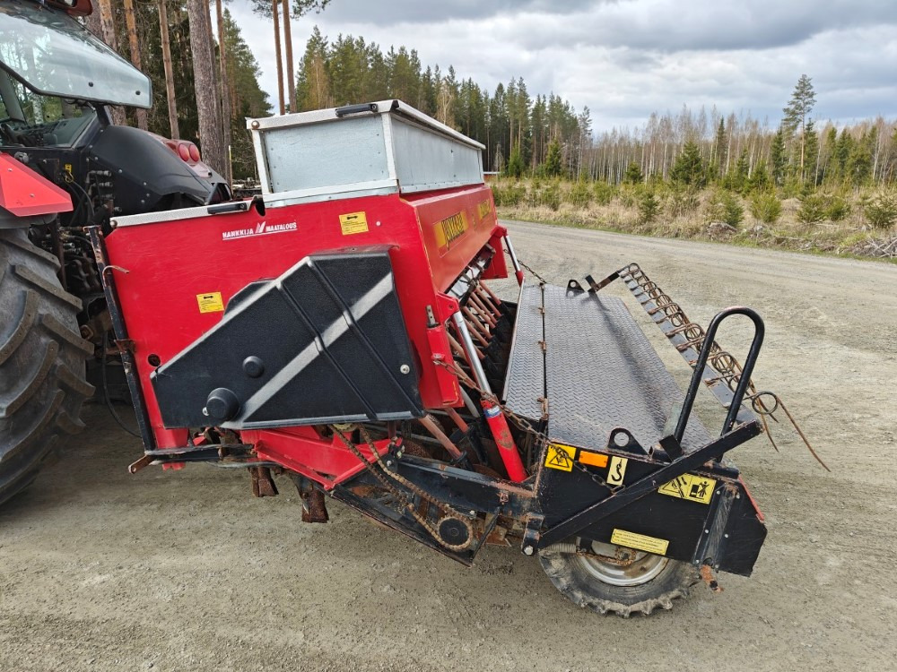 Simulta-Junkkari 3000T - takapyöräkone - kiekkovantaat takana - Combiné de semis: photos 2 Simulta-Junkkari 3000T - takapyöräkone - kiekkovantaat takana - Combiné de semis: photos 2