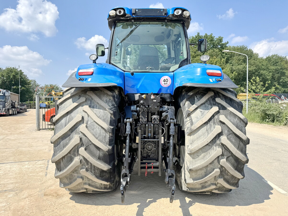 NEW HOLLAND T8.360 4WD - Tracteur agricole: photos 3 NEW HOLLAND T8.360 4WD - Tracteur agricole: photos 3