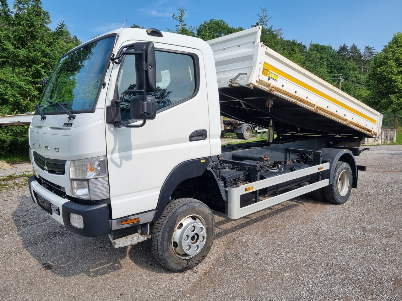 FUSO Canter 6C18 4x4 3 way tipper (only 35tkm) - Camion benne: photos 1 FUSO Canter 6C18 4x4 3 way tipper (only 35tkm) - Camion benne: photos 1