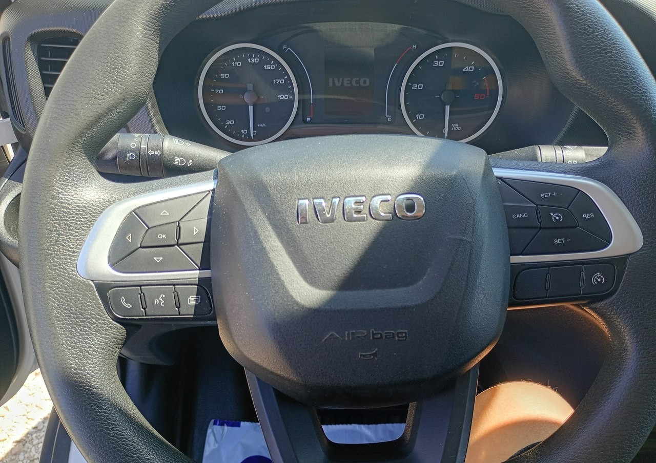 Fourgon grand volume Iveco 35 Daily 35S14 klima * 3 osobowy *: photos 16