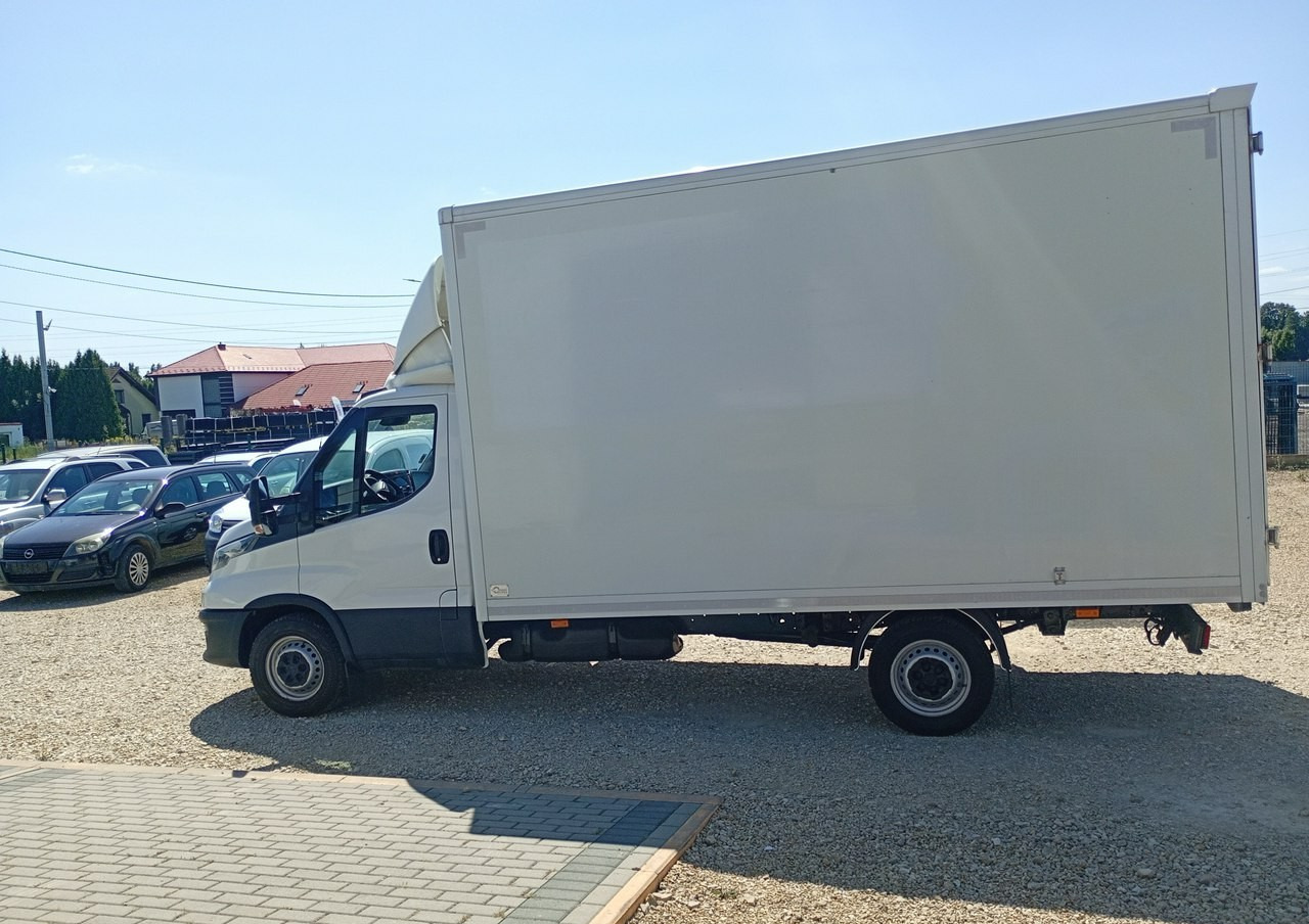Fourgon grand volume Iveco 35 Daily 35S14 klima * 3 osobowy *: photos 10