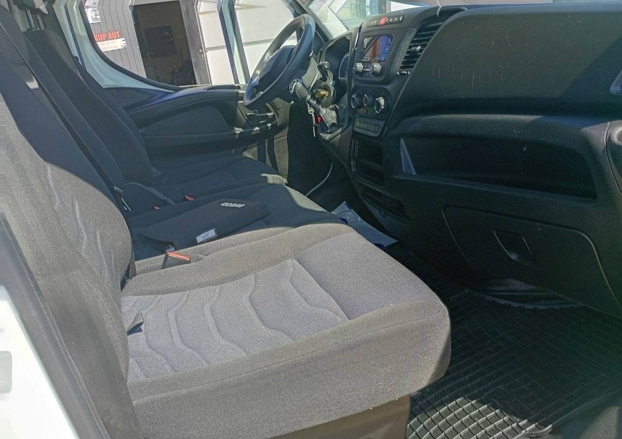 Fourgon grand volume Iveco 35 Daily 35S14 klima * 3 osobowy *: photos 13