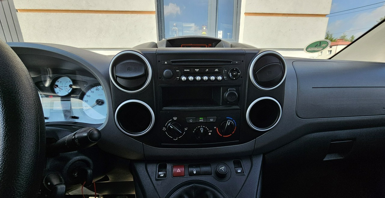 Voiture Peugeot Partner II 5 -osobowy: photos 12