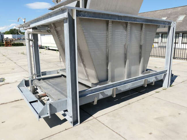 NN stainless steel bunker - Machine agroalimentaire: photos 1 NN stainless steel bunker - Machine agroalimentaire: photos 1