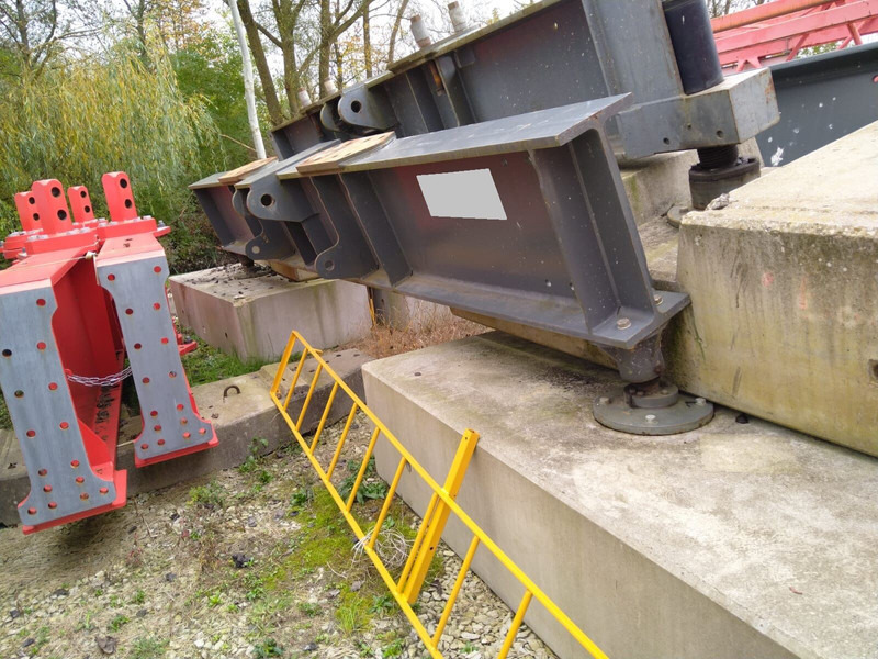 Liebherr 100LC cross 901214530, 2016 yom - Grue à tour: photos 3 Liebherr 100LC cross 901214530, 2016 yom - Grue à tour: photos 3