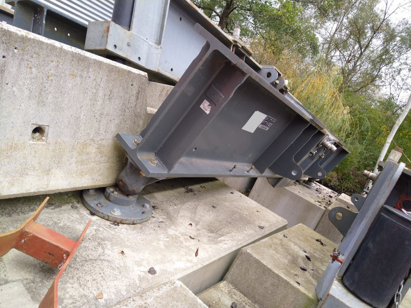 Liebherr 100LC cross 901214530, 2016 yom - Grue à tour: photos 1 Liebherr 100LC cross 901214530, 2016 yom - Grue à tour: photos 1